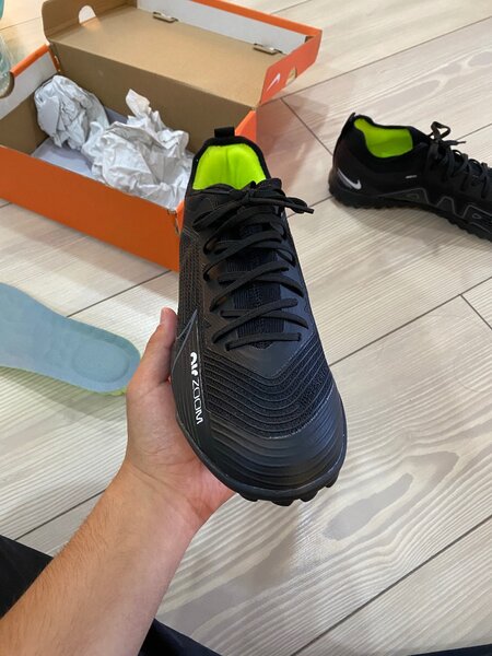 Кроссовки для футбола