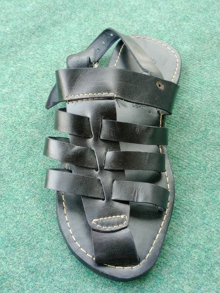 Sandale en cuir noir pour homme