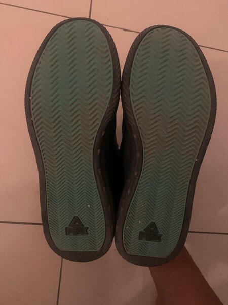 Chaussures de sport PEAK noires