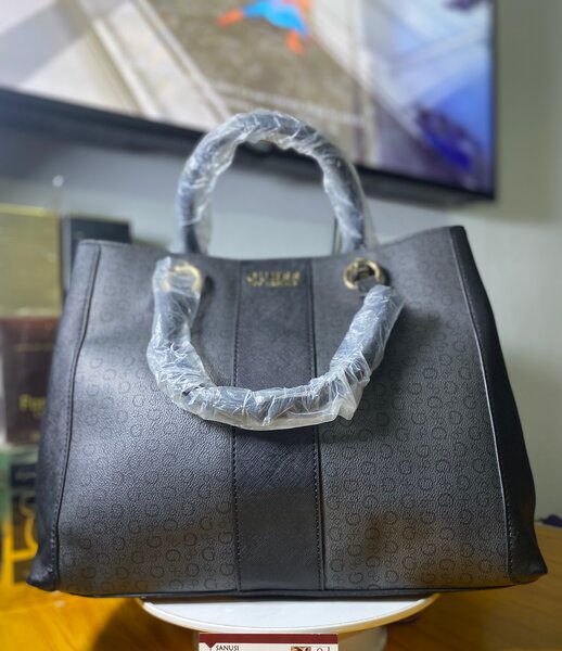 Sac à main en cuir noir pour femme
