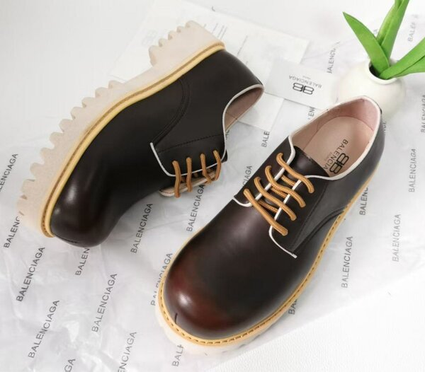 Chaussures à lacets élégantes Balenciaga