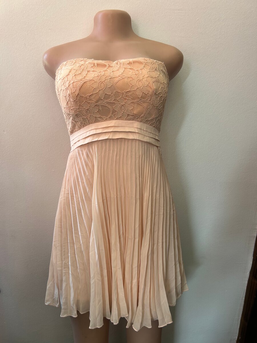 Robe élégante noire et beige