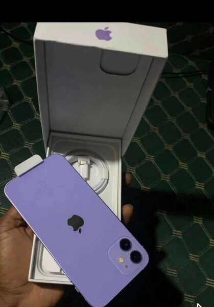 iPhone 12 mauve neuf