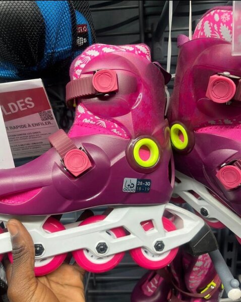 Rollers roses pour enfants