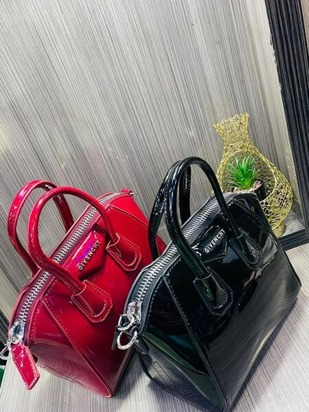 Sac à main élégant verni