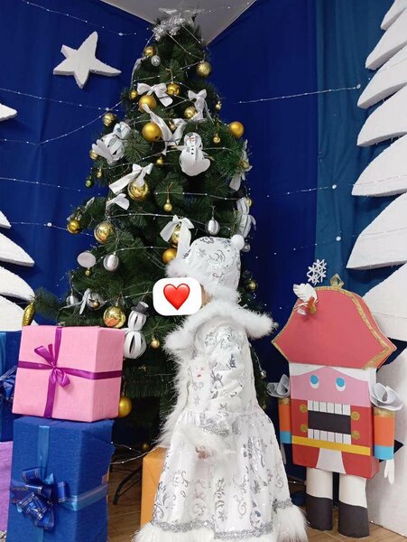 Новогодняя одежда снегурочки.