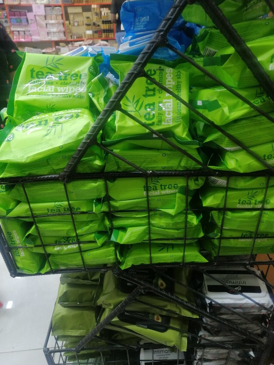 Tea tree facial wipes