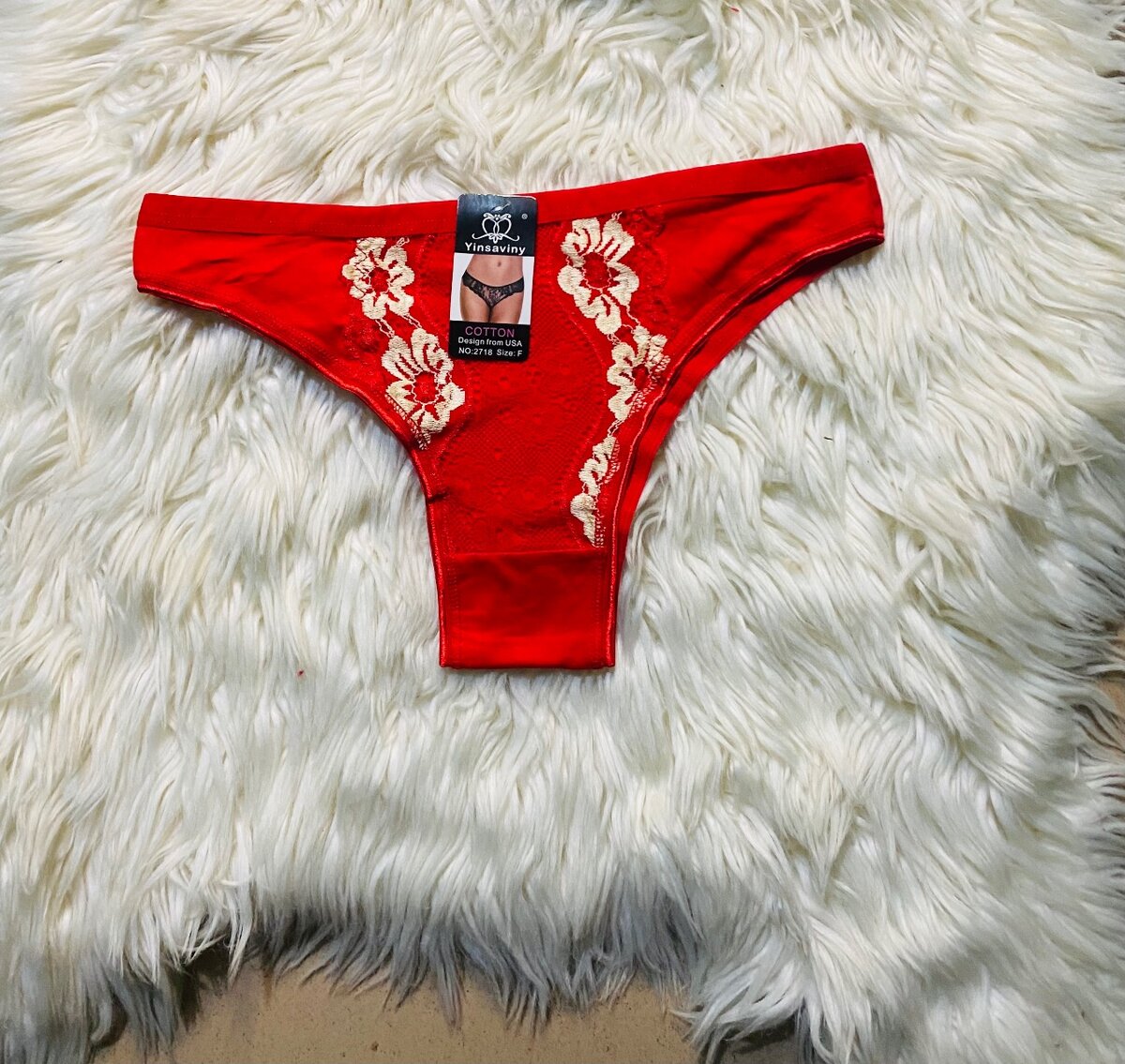 Culottes en dentelle et coton