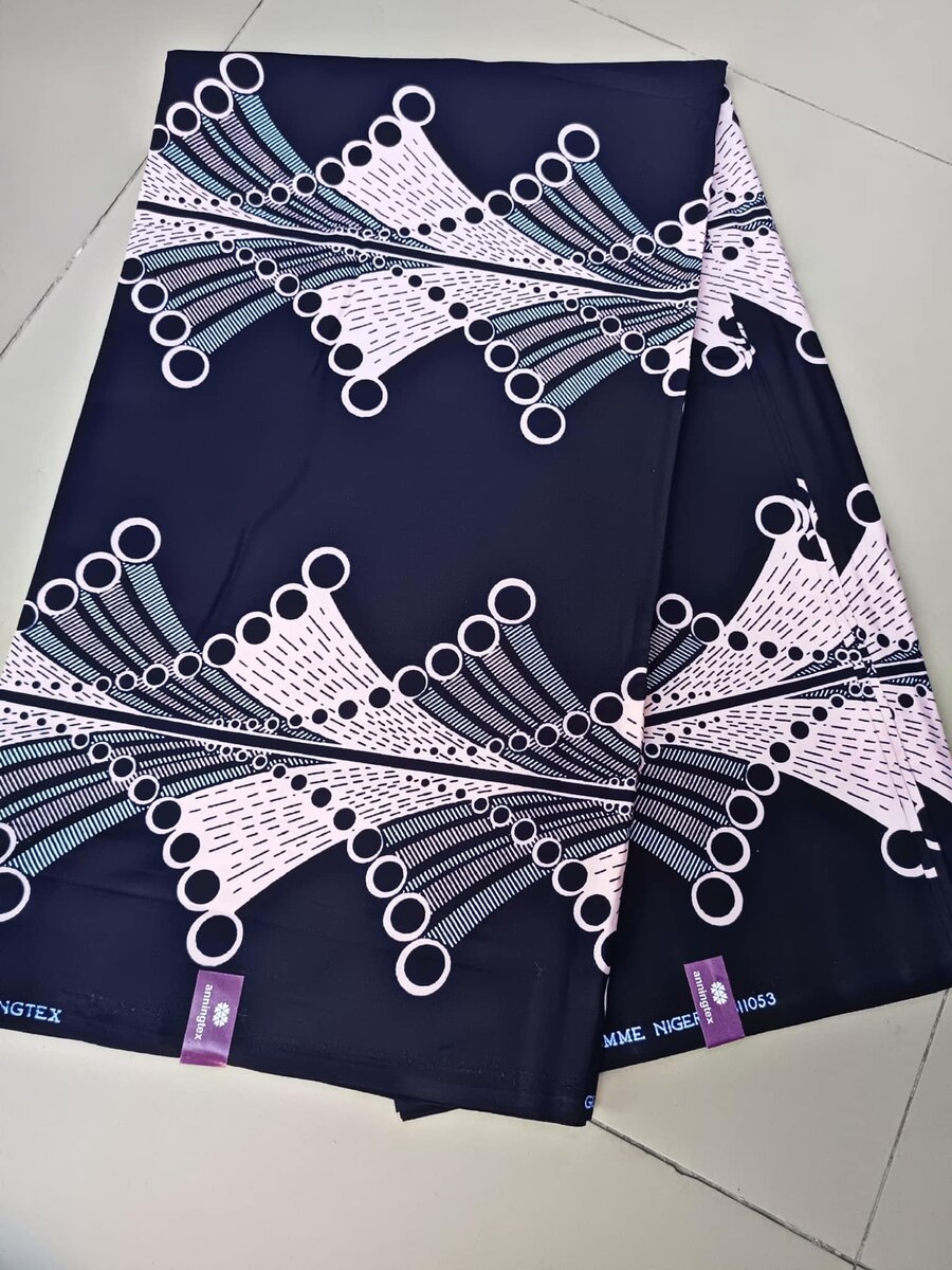 Fabric with a dark blue print of 6 meters