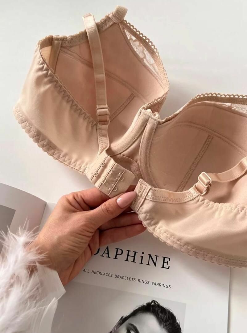 Бюстгальтер на тонком поролоне!