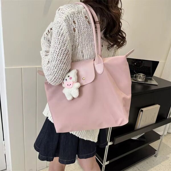 Sac à main avec porte-clé peluche