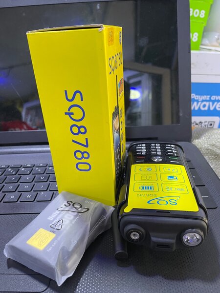 SQ mobile : SQ8780