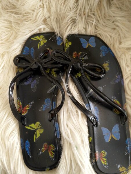Sandale a motif
