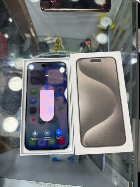 15 Pro Max 256Go disponible av