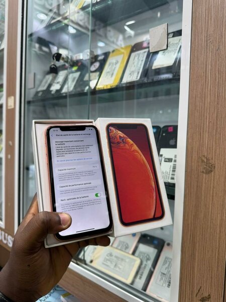 iPhone XR Orange Propre