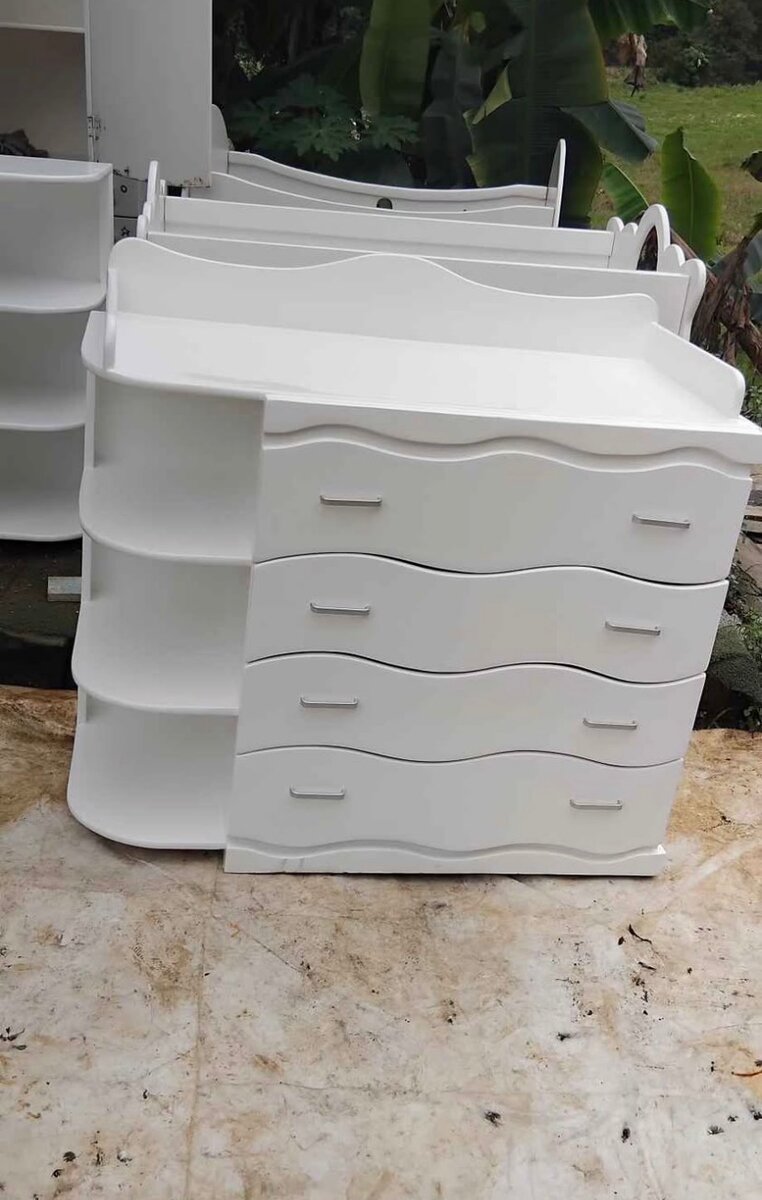 Commode à langer blanche élégante