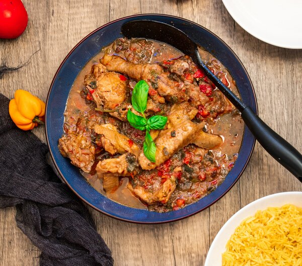 Kedjenou poulet entier