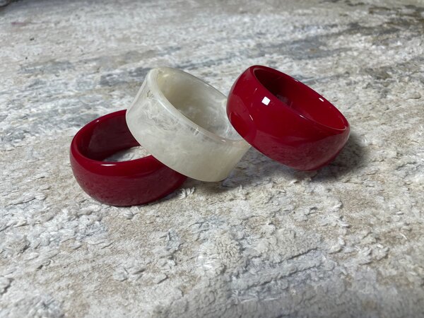 Bracelets en résine colorée