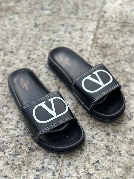 Claquettes de Marque Élégantes