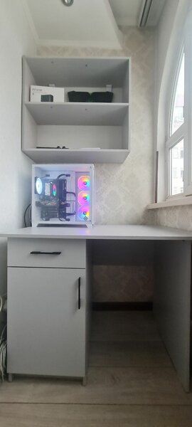 компьютерный стол с полкой