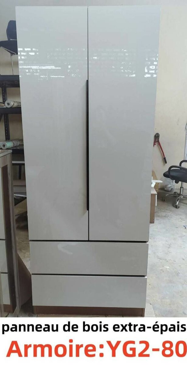 Armoire en bois épais