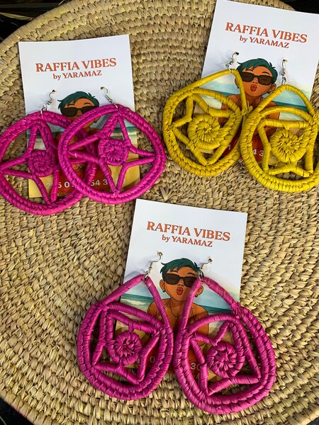 Boucles d'oreilles en raphia coloré