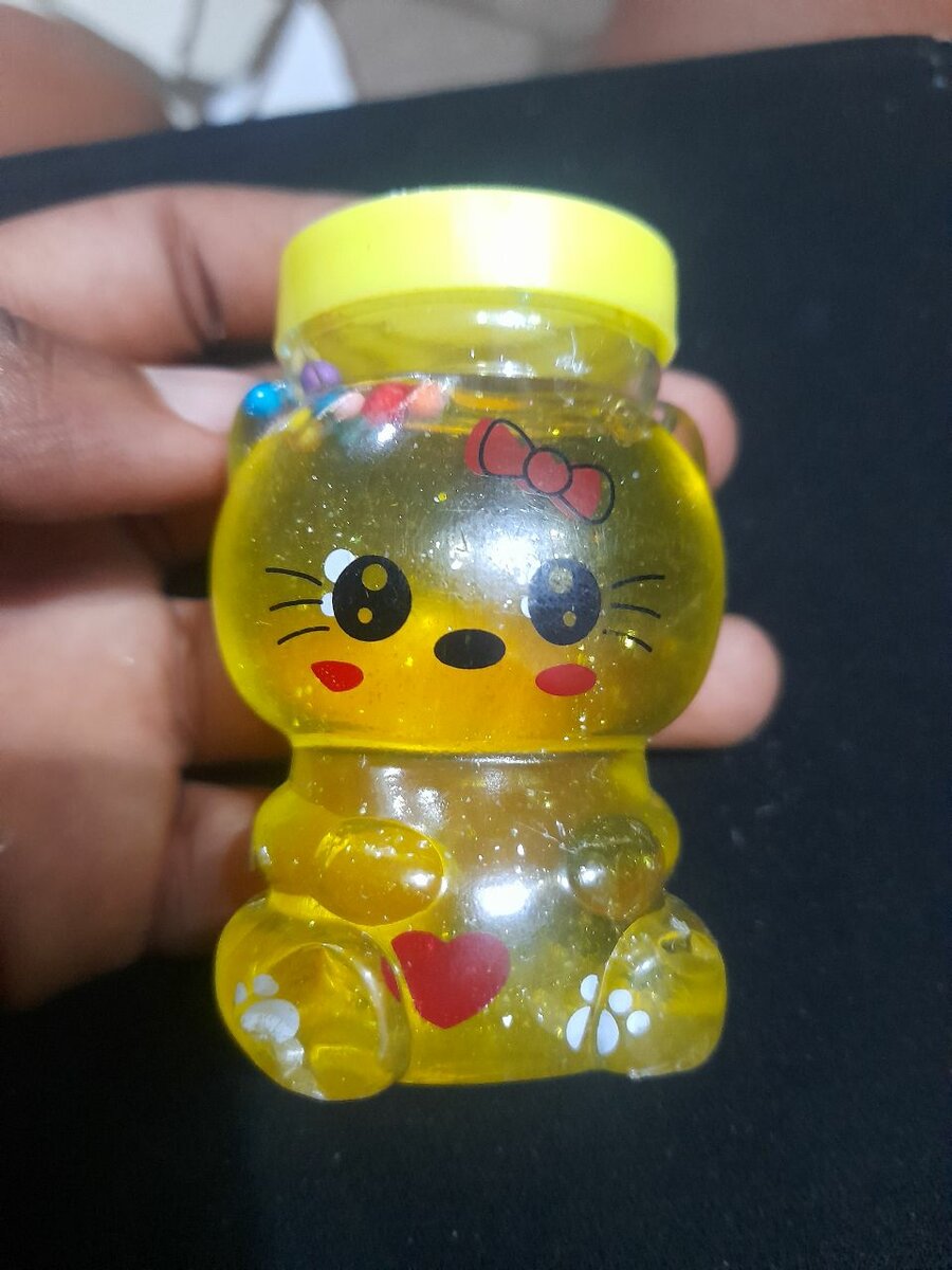 Élégants pots de slime colorés