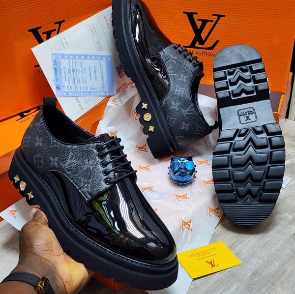 Chaussures à plateforme blanches élégantes