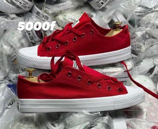 Baskets rouges en toile