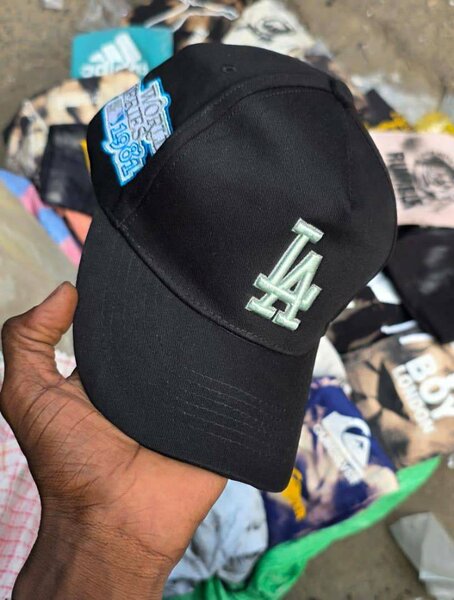 Casquette noire LA classique