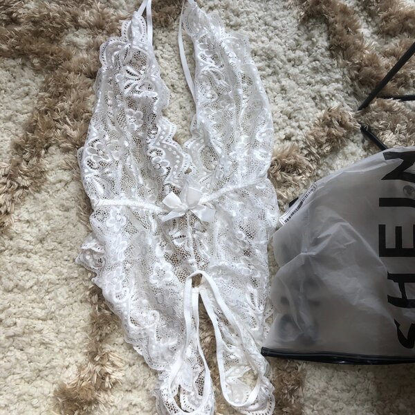 Nuisette en dentelle blanche