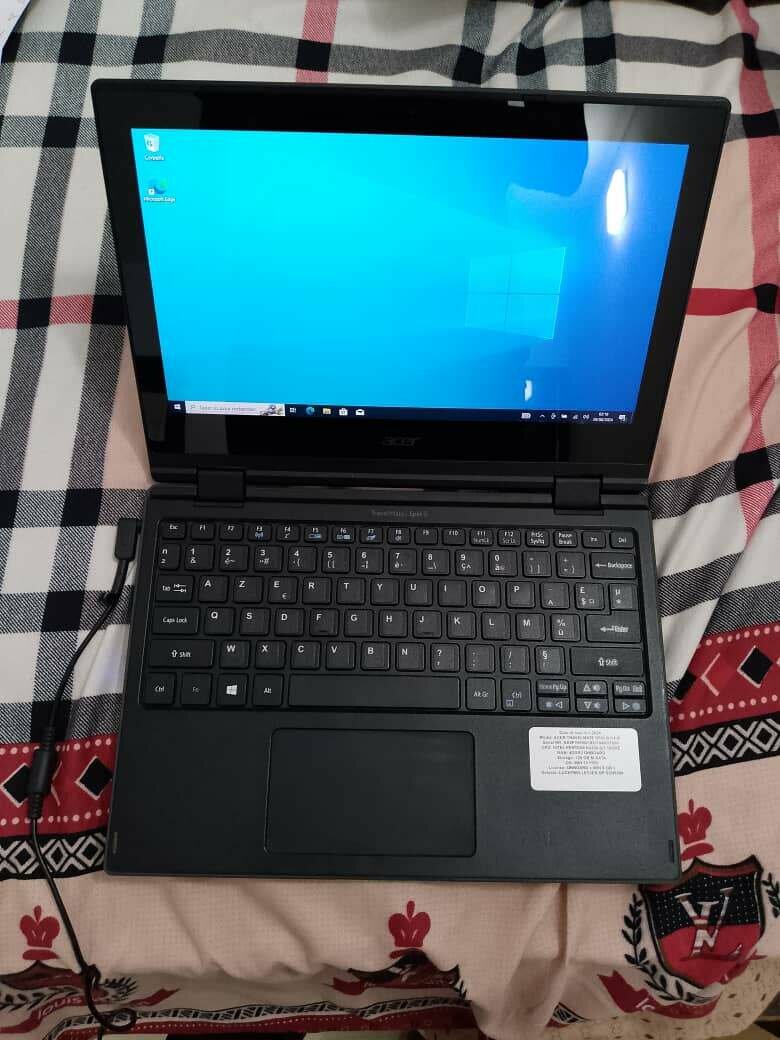 Ordinateur *ATOME ACER PLIABLE 360 °*