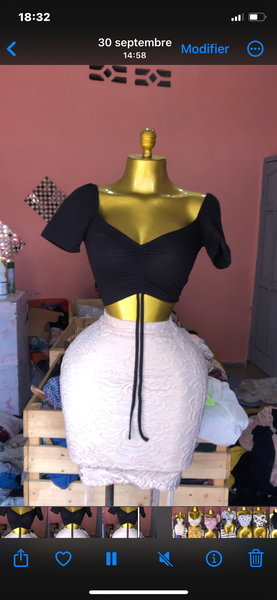 Jupe moulante femme élégante