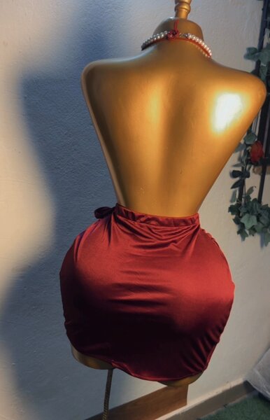 Robe Rouge Satinée Élegante