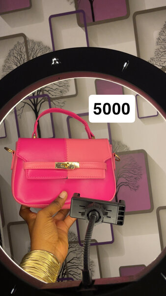 Sac à main rose élégant