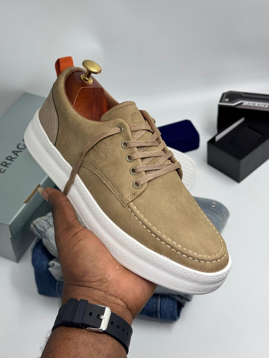 TIMBERLAND BEIGE AND WHITE