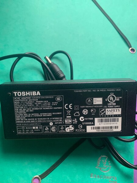 Chargeur Toshiba 19V 3.42A