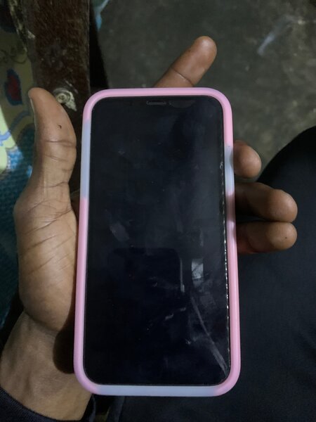 iPhone blanc avec coque