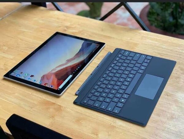 Surface pro 5-4-3 / 4-8 gb ram 256 SSD tactile et détachable