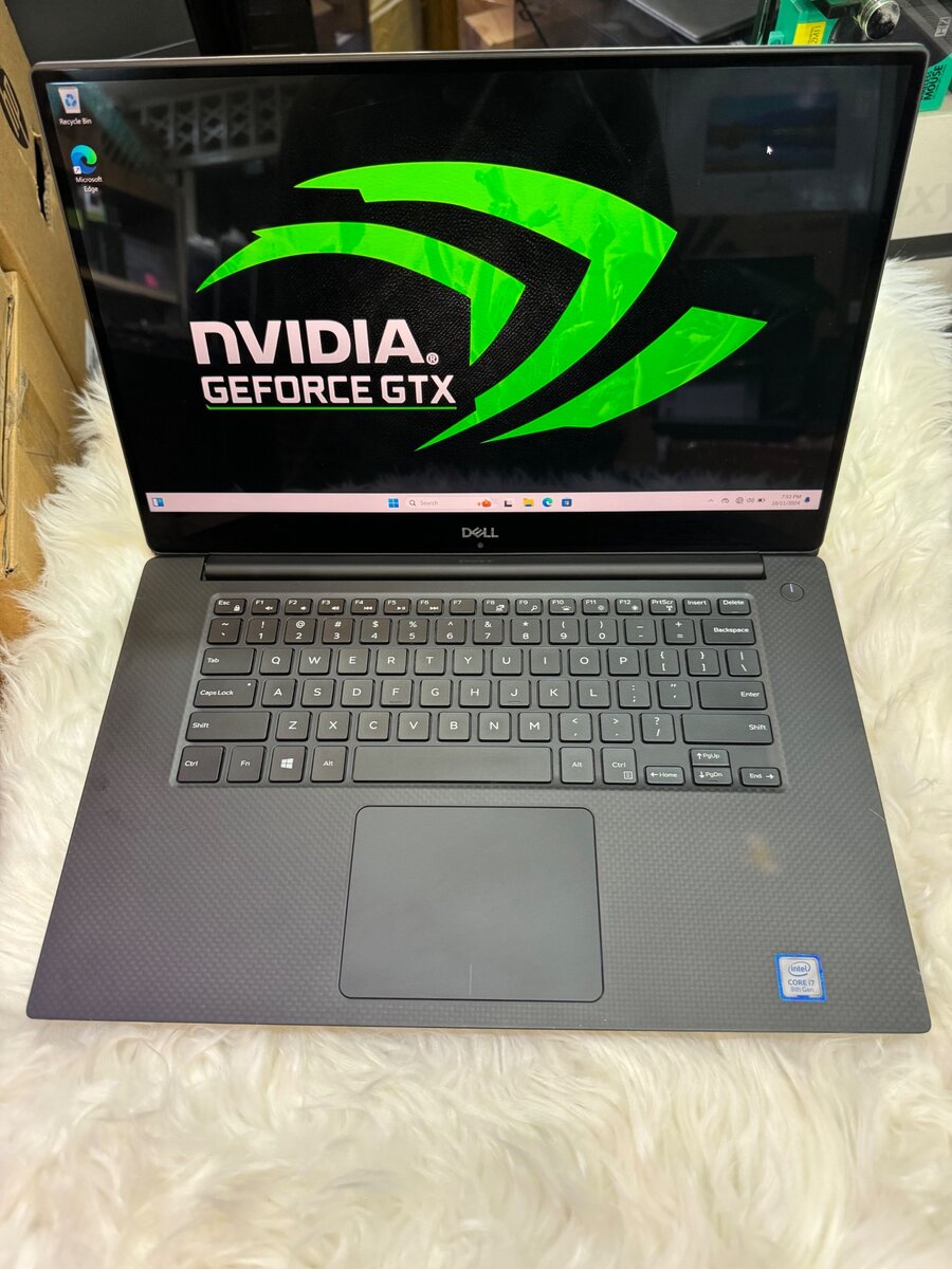 Dell Precision 5530 Ram 24GB  Core i7 ssd 512GB 4GB NVIDIA