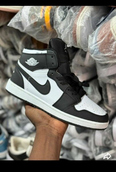 Baskets montantes noires et blanches