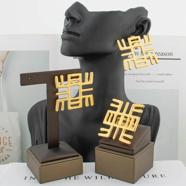 Boucles d'oreilles et bague