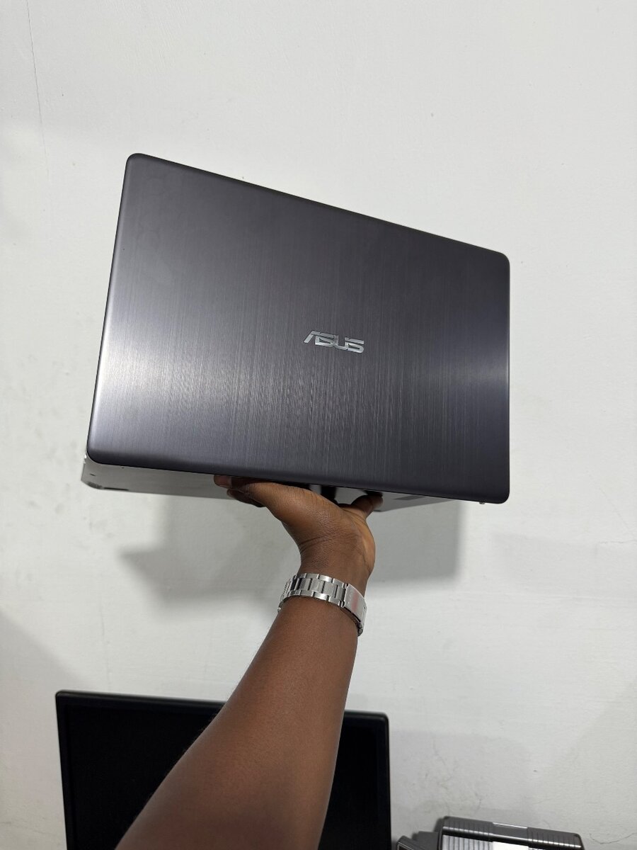 ASUS VivoBook X530 CORE i7 8th