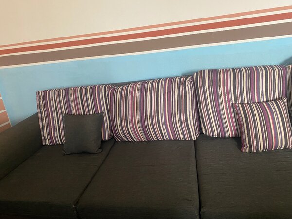 Canapé moderne en tissu rayé