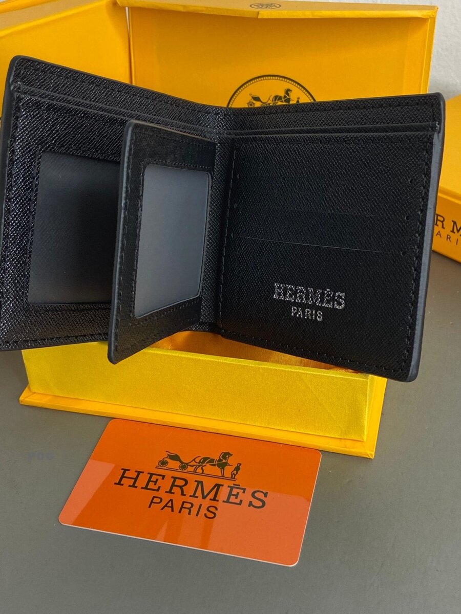 Classic Leather Bi-fold Pocket Wallet