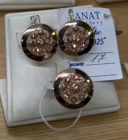 серебро с напылением . Очень красивые комплекты в наличии 