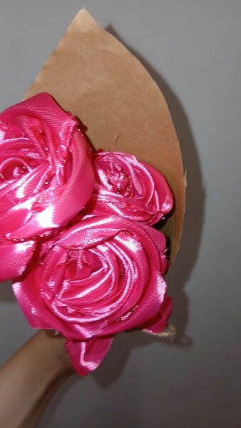 Bouquet de roses en satin
