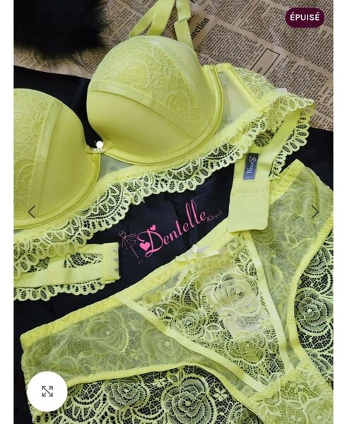 Ensemble lingerie dentelle colorée