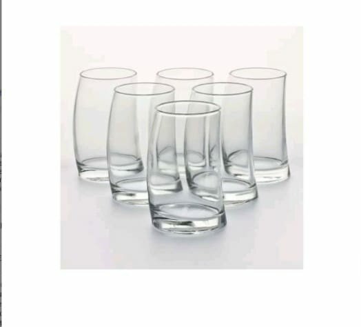 Verre a  eau incliné