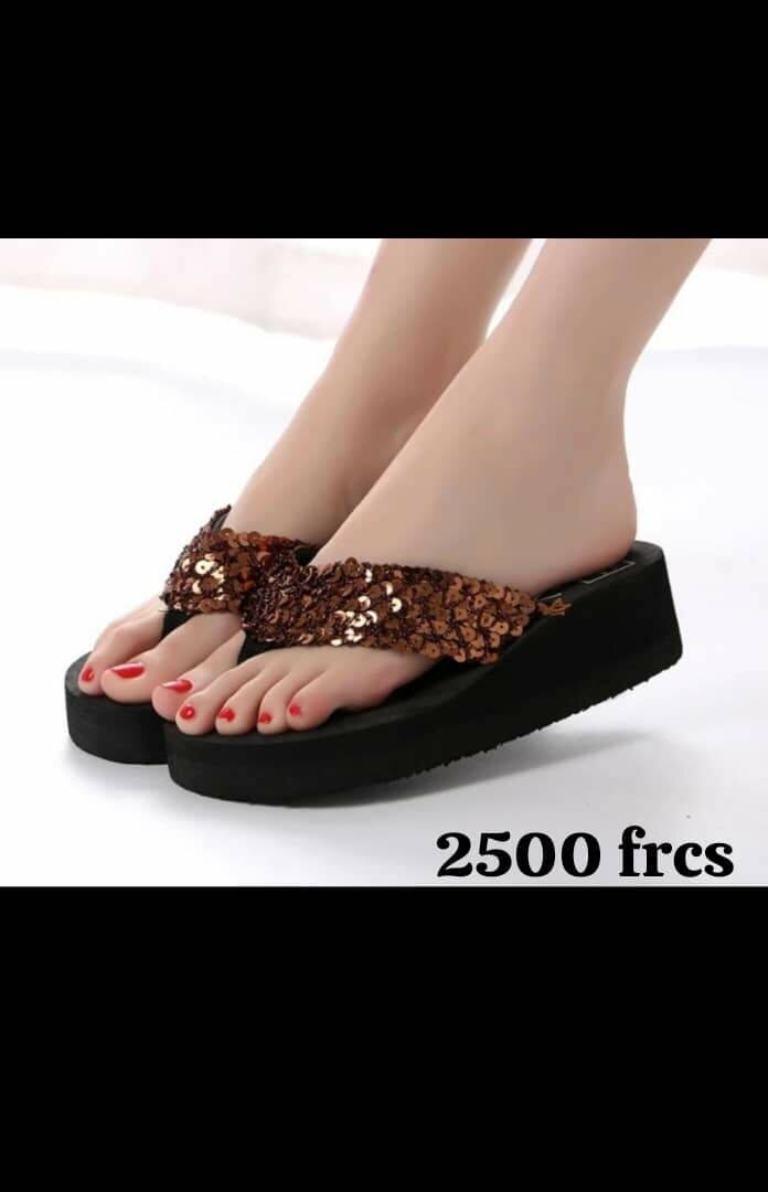 Femmes Tongs Brillantes